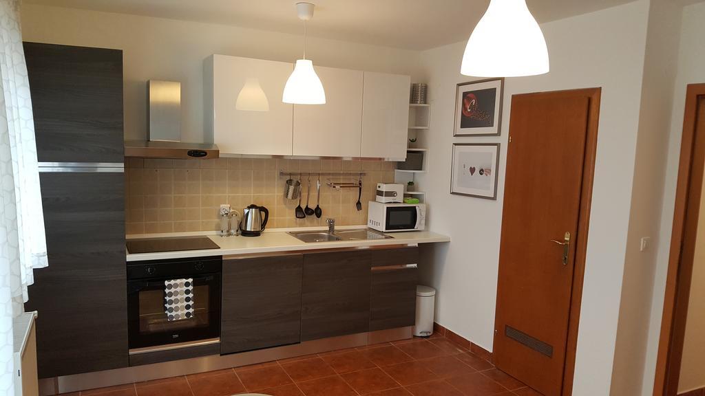 Apartment Roko Osijek Buitenkant foto